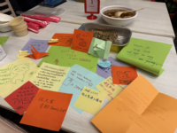 Students wrote encouraging notes to support each other for the upcoming finals. 